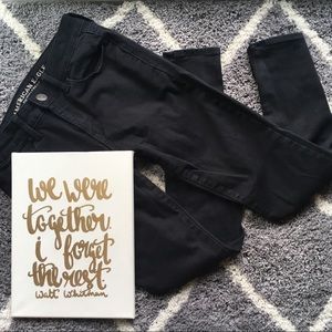 AMERICAN EAGLE SKINNY JEANS